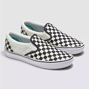 SLIP-ON COMFYCUSH CHECKERBOARD SHOE M7 W8.5 like new, worn 3 days